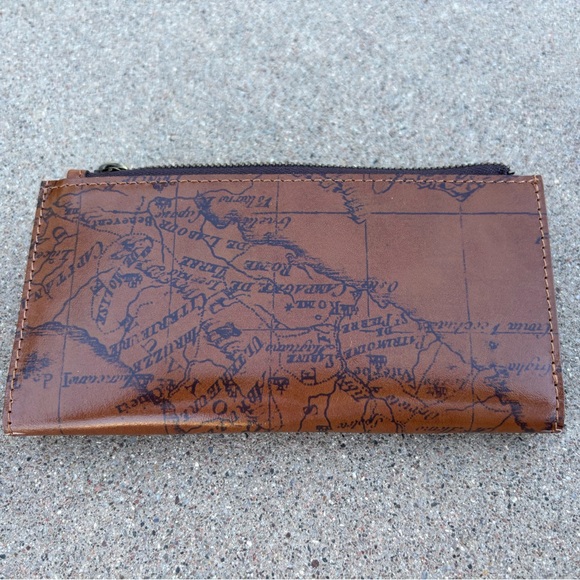 NWT Patricia Nash Brown Map Print Wallet - Picture 2 of 3
